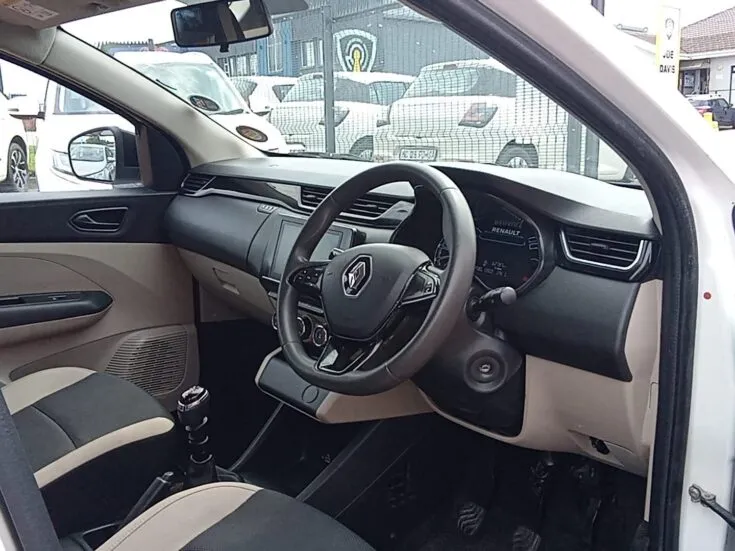2024 Renault Triber/1.0 DYNAMIQUE – Interior