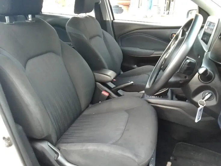 2024 Toyota Starlet/1.5 XS 4AT – Front Seats