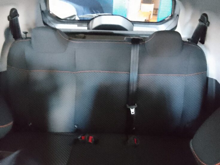 2025 CITROEN C3 FEEL MANUAL – Rear Seats
