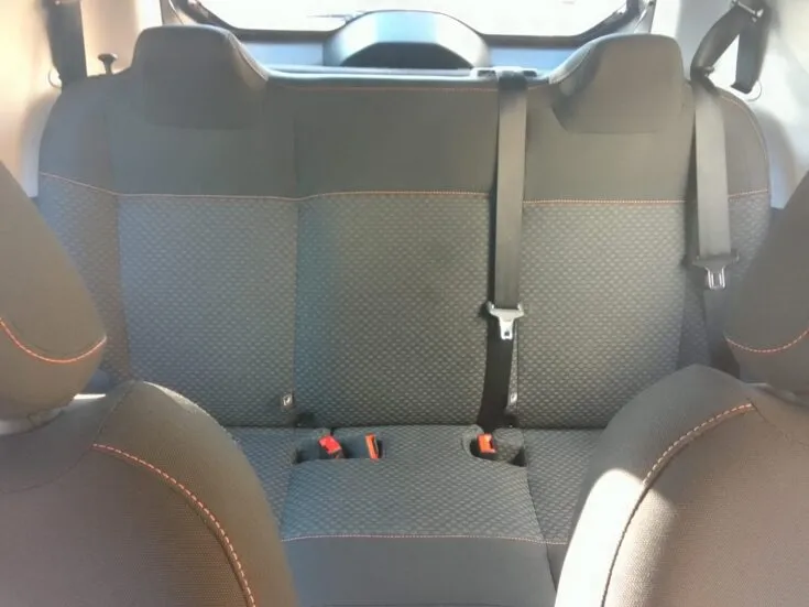 2025 CITROEN C3 FEEL MANUAL – Rear Seats