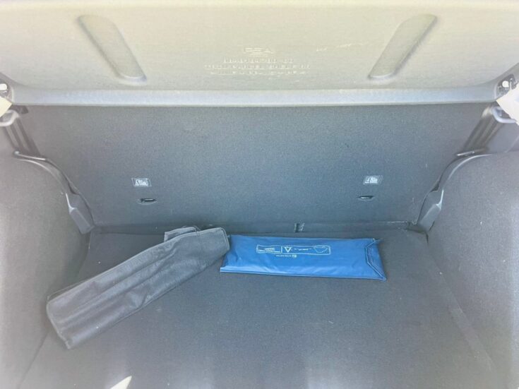 2025 CITROEN C3 Plus MANUAL – Boot / Loadbin