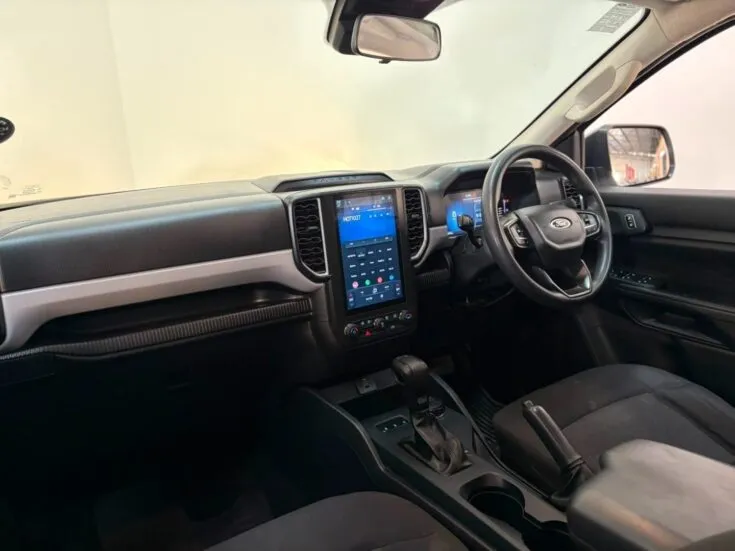 2025 Ford Ranger/2.2 TDCI XL 4X2 D/CAB – Front Seats
