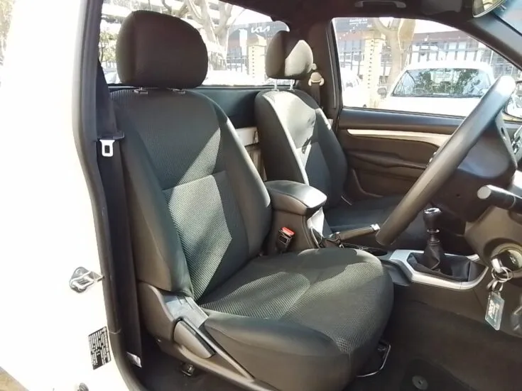2025 Great Wall STEED 5/2.0 S 6MT 2WD – Front Seats