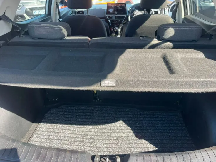 2025 Mahindra Xuv3X0/1.2 AX5 6AT – Boot / Loadbin