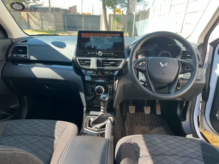 2025 Mahindra Xuv3X0/1.2 AX5 6AT – Interior
