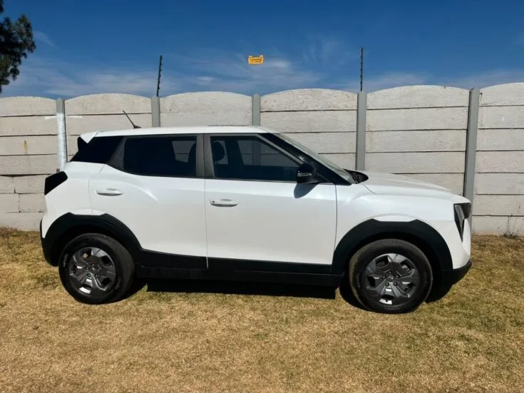 2025 Mahindra Xuv3X0/1.2 AX5 6AT – Right Side Photo