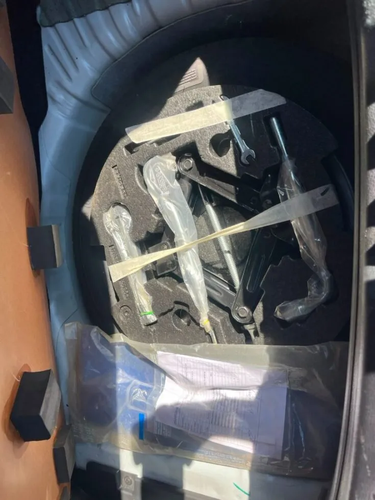 2025 Mahindra Xuv3X0/1.2 AX5 6AT – Spare Wheel