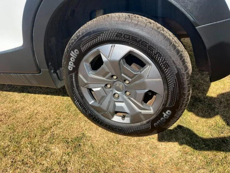 2025 Mahindra Xuv3X0/1.2 AX5 6AT – Wheel Example