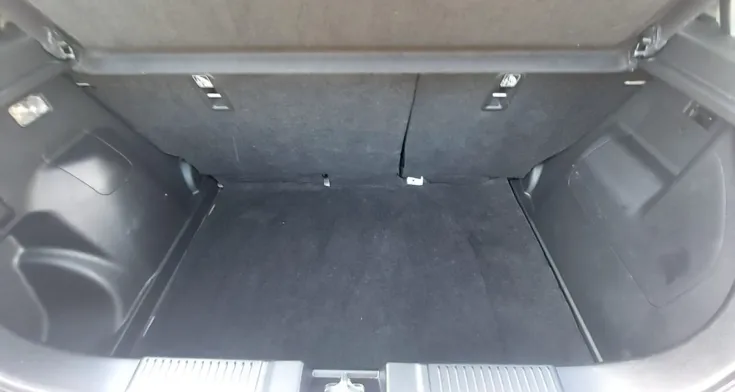 2025 Suzuki Swift/1.2 GL 5MT – Boot / Loadbin