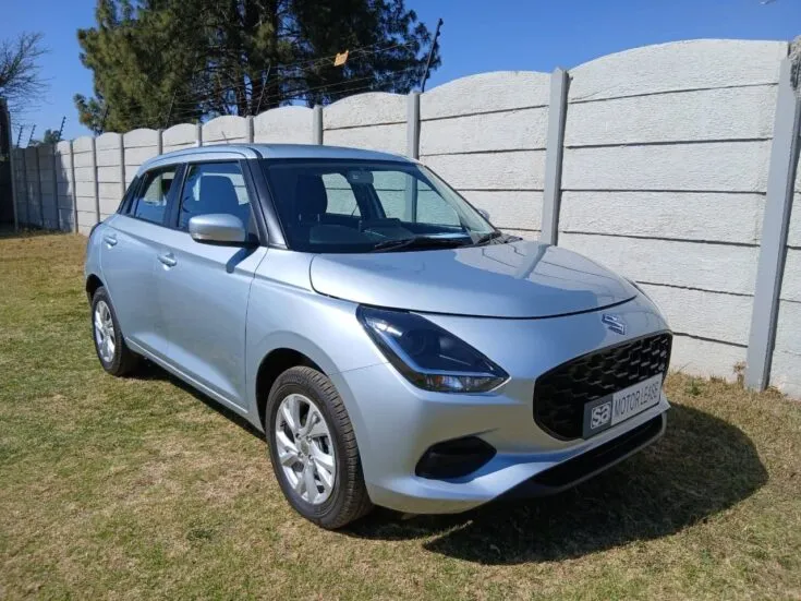 2025 Suzuki Swift/1.2 GL PLUS 5MT – Front Feature Photo
