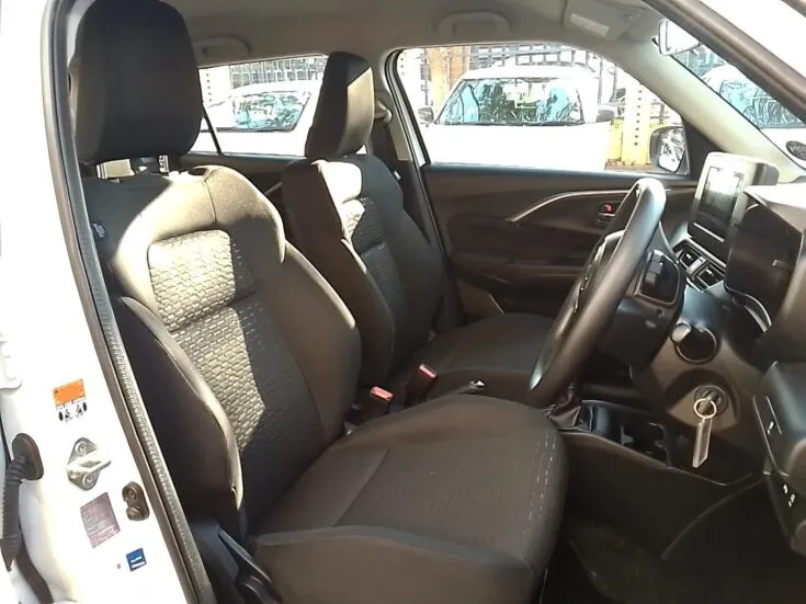 2025 Suzuki Swift/1.2 GL PLUS 5MT – Front Seats
