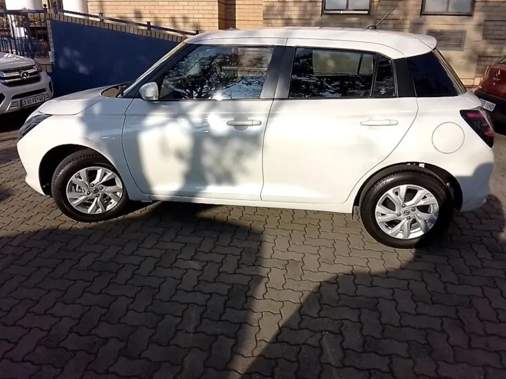 2025 Suzuki Swift/1.2 GL PLUS 5MT – Left Side Photo