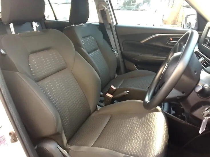2025 Suzuki Swift/1.2 GLX CVT – Front Seats