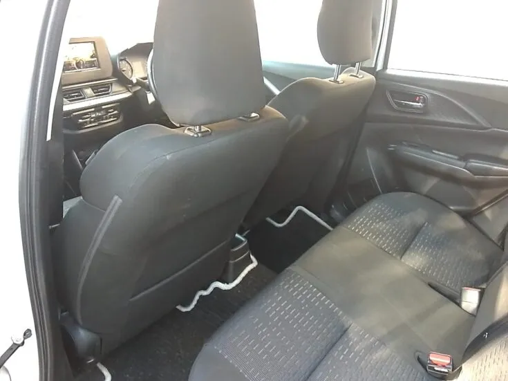 2025 Suzuki Swift/1.2 GLX CVT – Interior