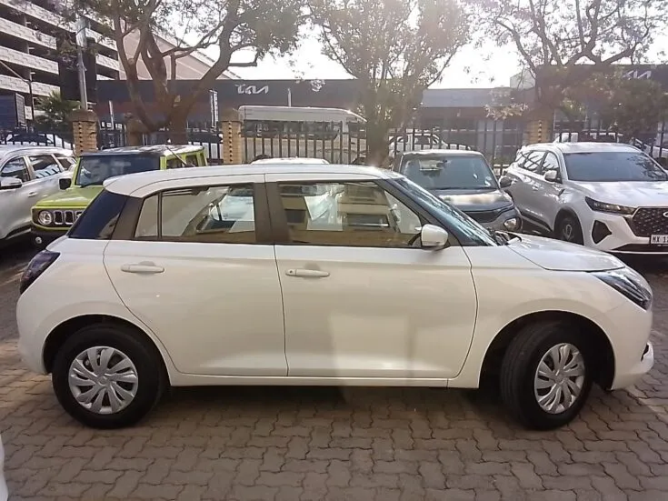 2025 Suzuki Swift/1.2 GLX CVT – Right Side Photo