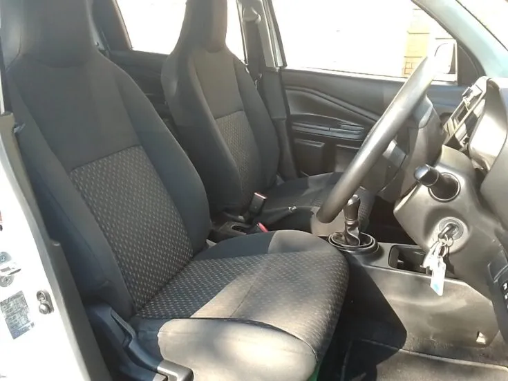 2025 Toyota VITZ/1.0 5MT – Front Seats