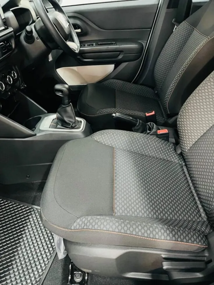 Citroen C3/1.2 PLUS 5MT – Front Seats