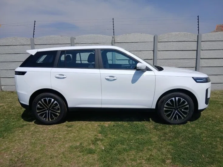 JAECOO J5 CORE – Right Side Photo