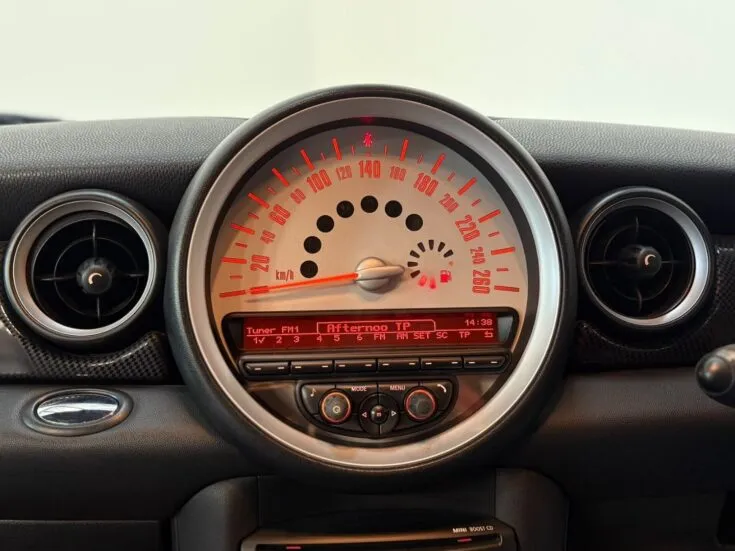 Mini 1.6 COOPER COUPE S – Interior