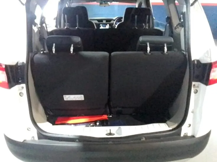 Renault Triber/1.0 INTENS 5MT – Boot / Loadbin