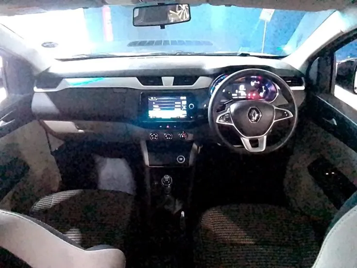 Renault Triber/1.0 INTENS 5MT – Dashboard