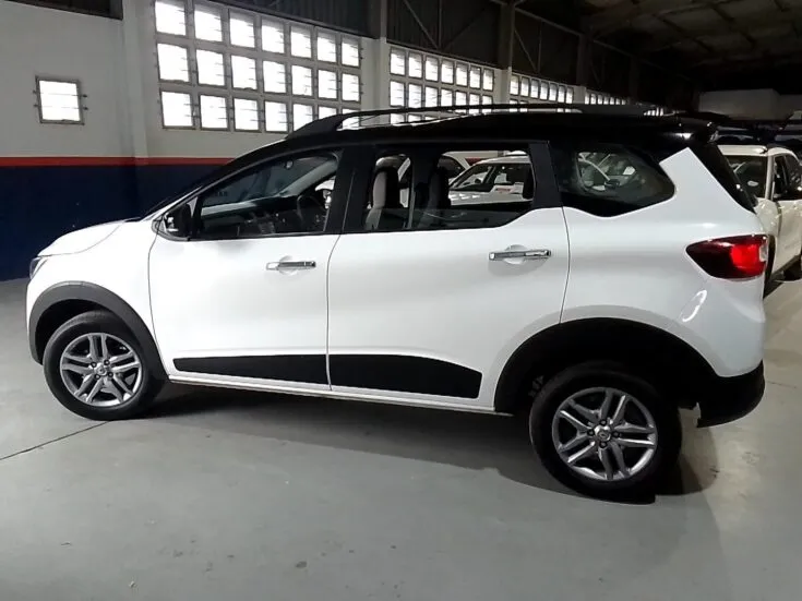 Renault Triber/1.0 INTENS 5MT – Left Side Photo
