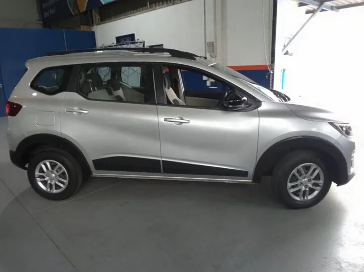 Renault Triber/1.0 INTENS 5MT – Right Side Photo