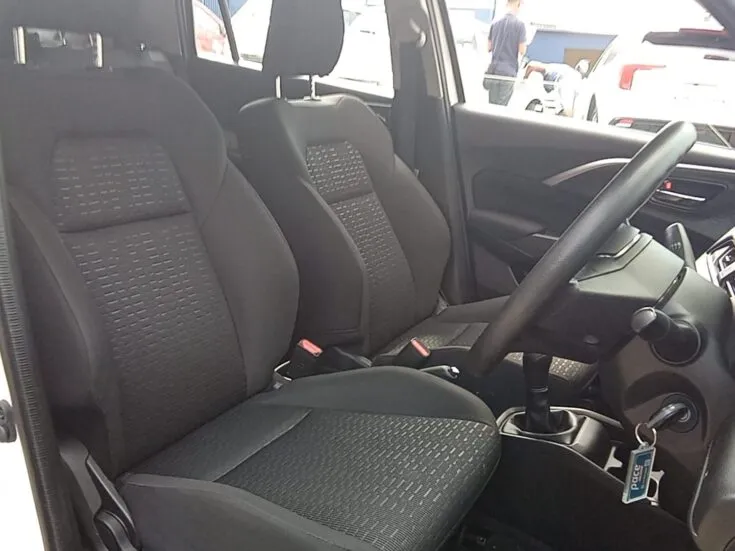 Suzuki SWIFT/1.2 GL 5MT – Front Seats