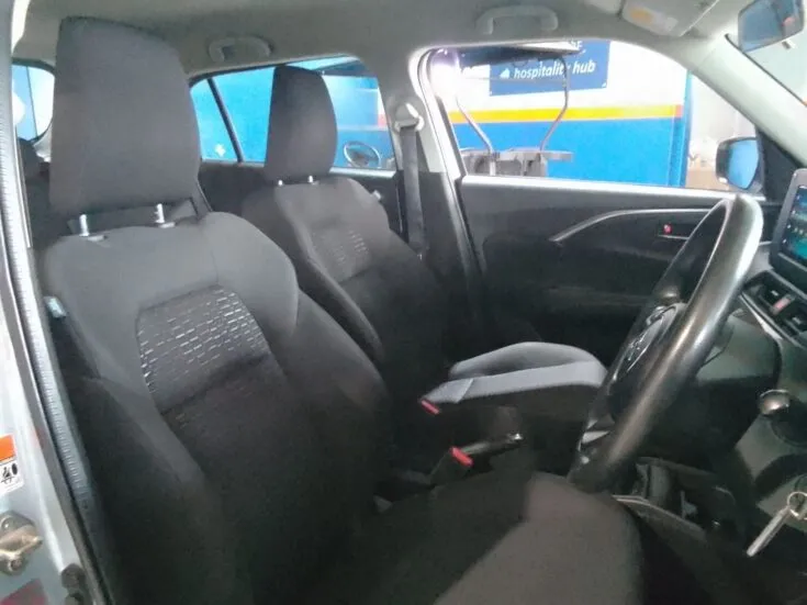 Suzuki SWIFT/1.2 GL 5MT – Front Seats