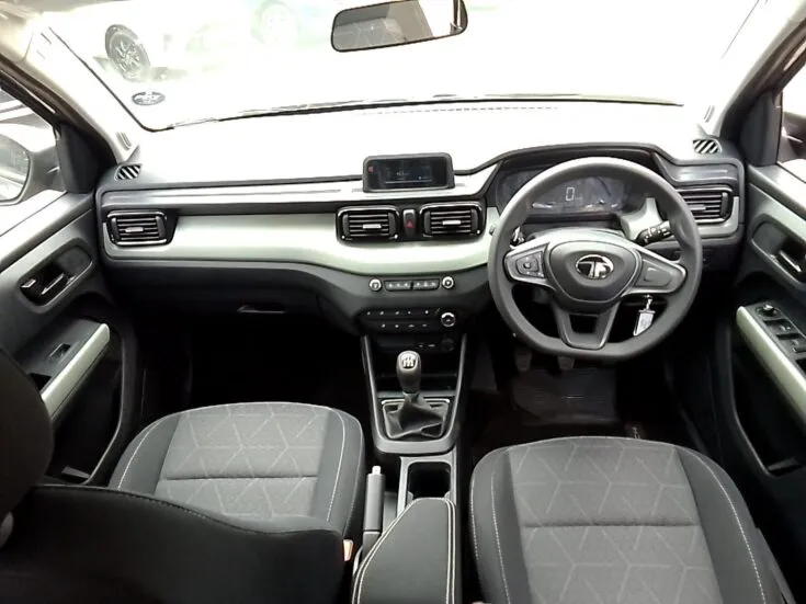 Tata Punch 1.2 Adventure + S AMT – Dashboard