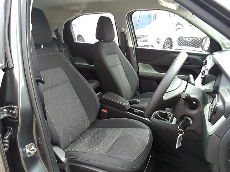 Tata Punch 1.2 Adventure + S AMT – Front Seats
