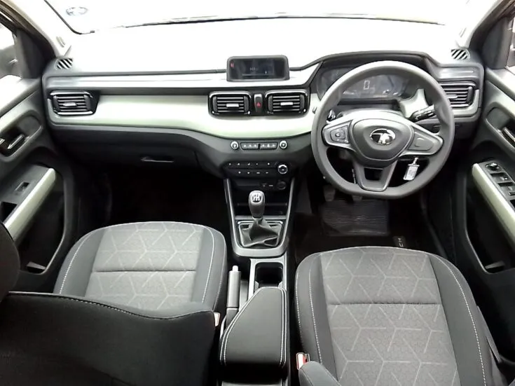 Tata Punch 1.2 Adventure + S AMT – Interior
