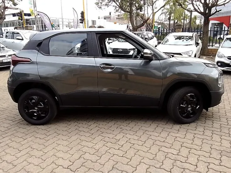 Tata Punch 1.2 Adventure + S AMT – Right Side Photo