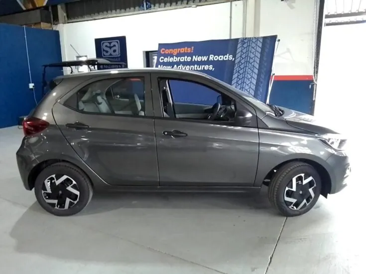 Tata Tiago 1.2 XT MT – Right Side Photo