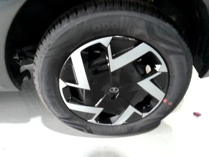 Tata Tiago 1.2 XT MT – Wheel Example