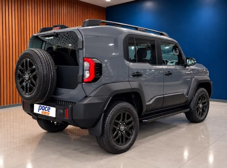 Toyota FJ Cruiser/2.7 VX AT 4X4 – Back Feature Photo