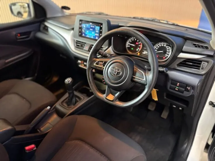 Toyota STARLET/1.5 Xi 5MT – Front Seats